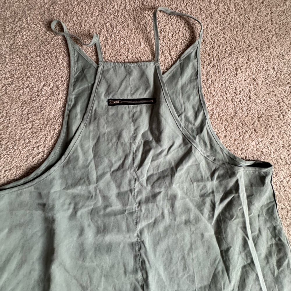 Green jumper with Zipper Detail